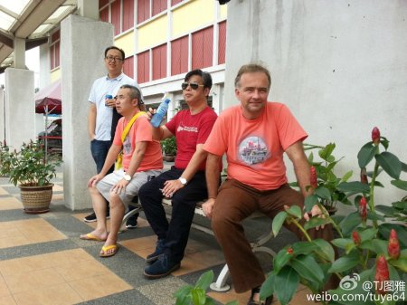 4ab903e9jw1f0n7opi1f7j21kw16oapw